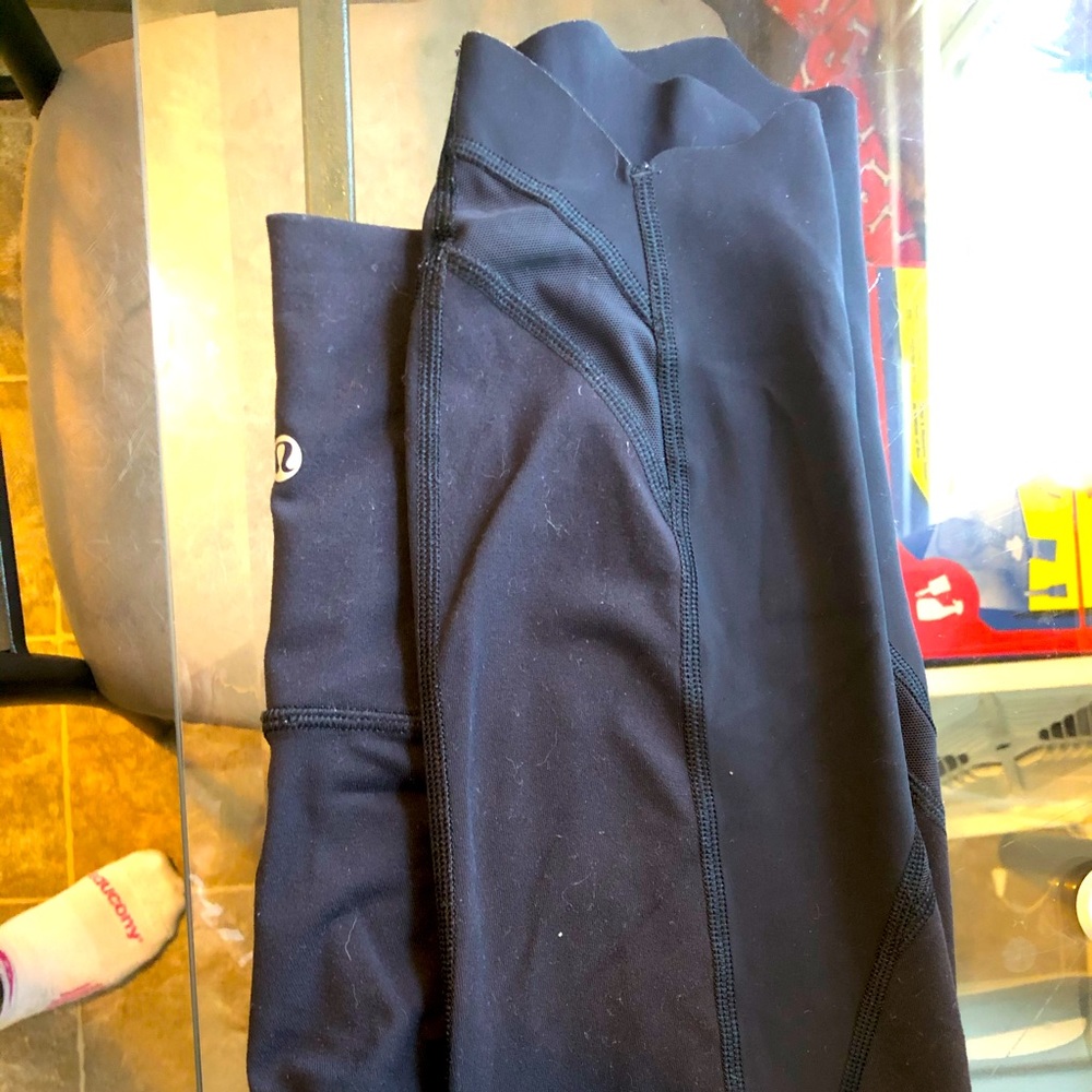 Lululemon Wunder Under size six leggings